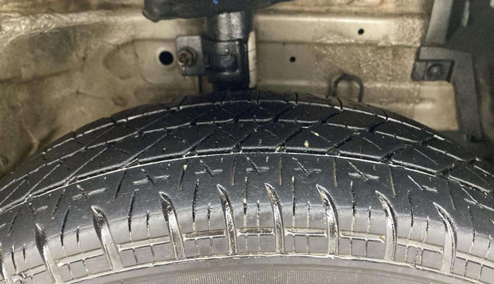 2014 Maruti Swift Dzire VXI, Petrol, Manual, 79,604 km, Right Front Tyre Tread