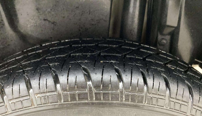 2014 Maruti Swift Dzire VXI, Petrol, Manual, 79,604 km, Left Rear Tyre Tread