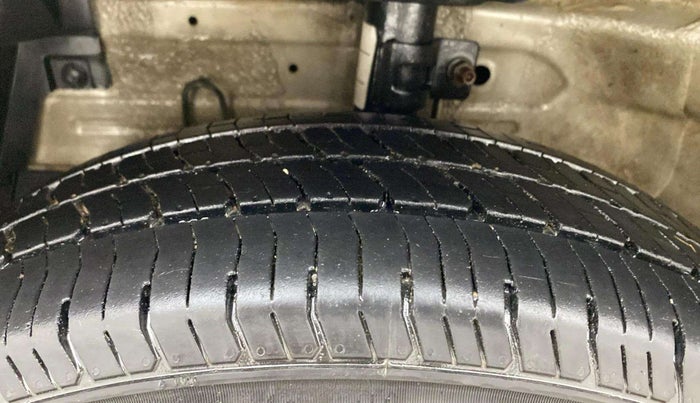 2014 Maruti Swift Dzire VXI, Petrol, Manual, 79,604 km, Left Front Tyre Tread