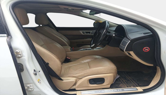2013 Jaguar XF 2.2 DIESEL LUXURY, Diesel, Automatic, 41,863 km, Right Side Front Door Cabin
