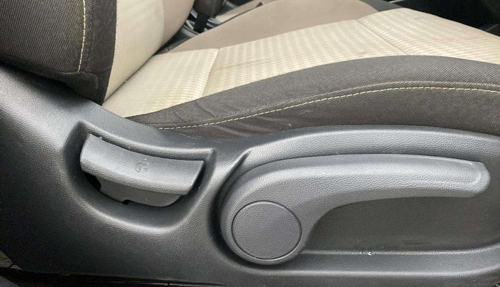 2019 Hyundai Elite i20 ASTA 1.2 (O), Petrol, Manual, 37,113 km, Driver Side Adjustment Panel
