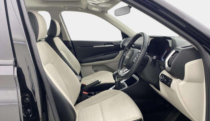 2022 KIA SONET HTX 1.0 IMT, Petrol, Manual, 25,405 km, Right Side Front Door Cabin