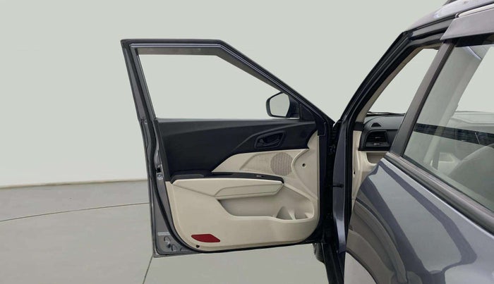 2022 Mahindra XUV300 W6 1.5 Sunroof Diesel, Diesel, Manual, 53,448 km, LHS Front Door