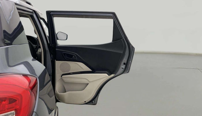 2022 Mahindra XUV300 W6 1.5 Sunroof Diesel, Diesel, Manual, 53,448 km, RHS Rear Door