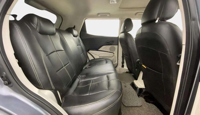 2022 Mahindra XUV300 W6 1.5 Sunroof Diesel, Diesel, Manual, 53,448 km, Right Side Rear Door Cabin