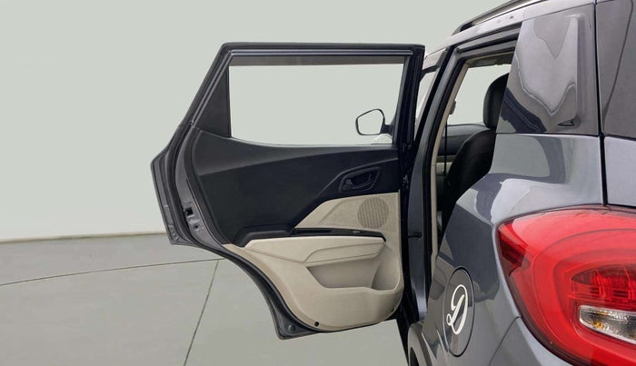 2022 Mahindra XUV300 W6 1.5 Sunroof Diesel, Diesel, Manual, 53,448 km, LHS Rear Door