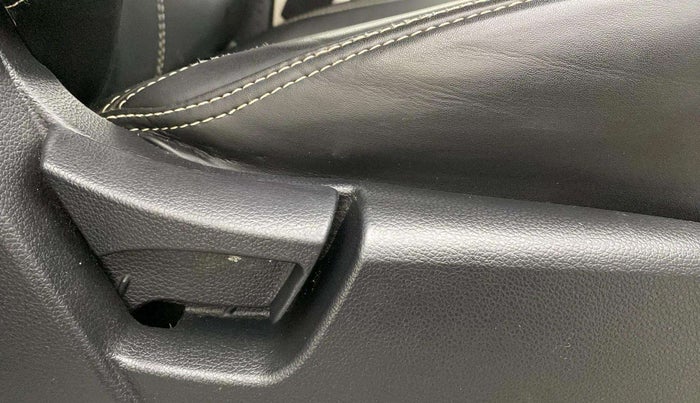 2022 Mahindra XUV300 W6 1.5 Sunroof Diesel, Diesel, Manual, 53,448 km, Driver Side Adjustment Panel