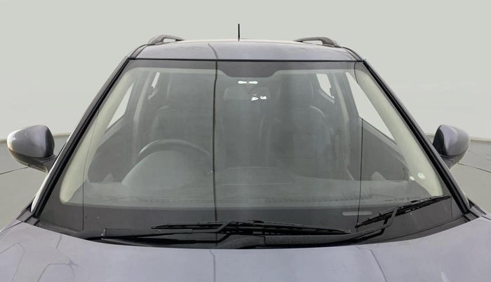 2022 Mahindra XUV300 W6 1.5 Sunroof Diesel, Diesel, Manual, 53,448 km, Front Windshield