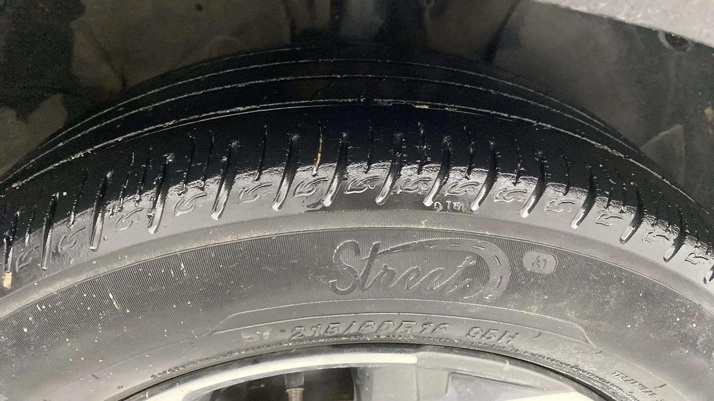 2019 Hyundai VENUE SX PLUS 1.0 TURBO DCT, Petrol, Automatic, 48,550 km, Right Front Tyre Tread