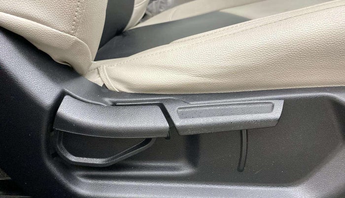 2022 Hyundai VENUE S(O) 1.2, Petrol, Manual, 19,207 km, Driver Side Adjustment Panel