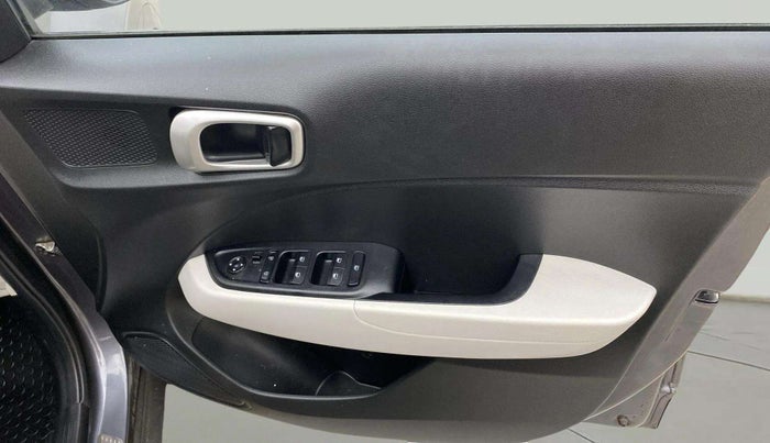 2022 Hyundai VENUE S(O) 1.2, Petrol, Manual, 19,207 km, Driver Side Door Panels Control