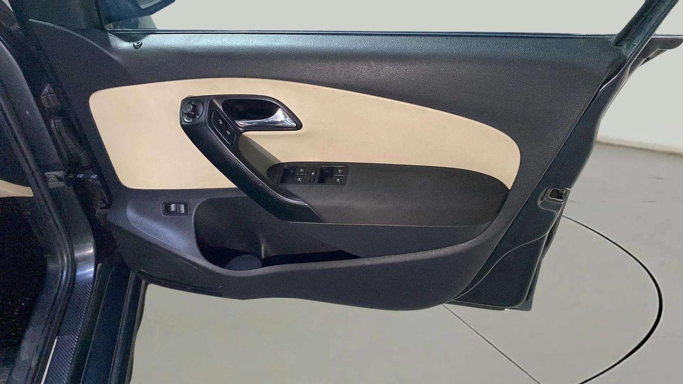2020 Skoda Rapid 1.0 AMBITION TSI MT, Petrol, Manual, 80,684 km, Driver Side Door Panels Control