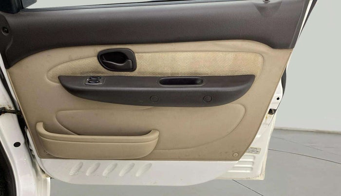 2014 Hyundai Santro Xing GLS PLUS AUDIO, Petrol, Manual, 71,146 km, Driver Side Door Panels Control