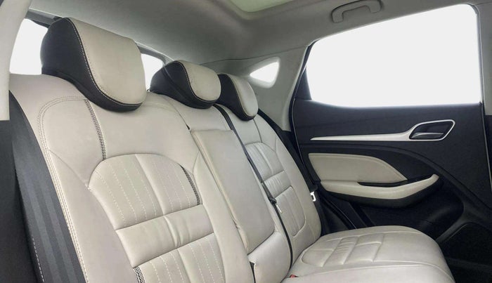 2022 MG ASTOR SHARP EX 1.5 MT, Petrol, Manual, 54,448 km, Right Side Rear Door Cabin