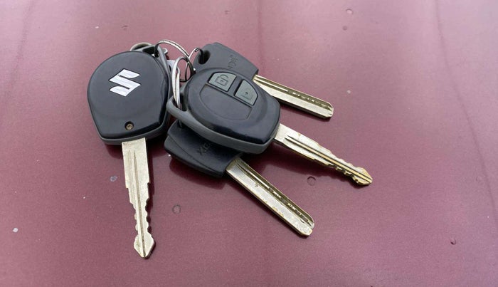 2016 Maruti Swift Dzire LXI, Petrol, Manual, 98,697 km, Key Close Up