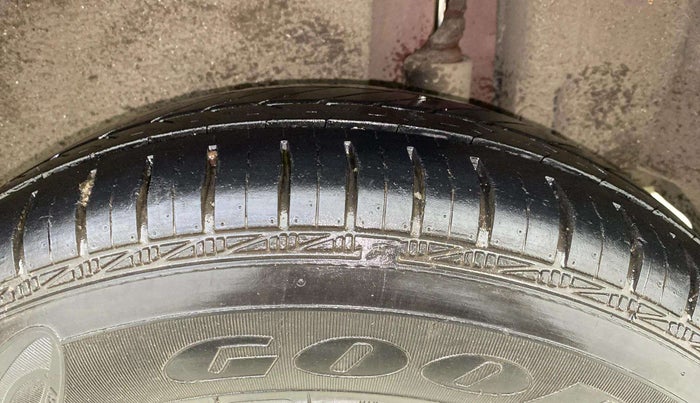2016 Maruti Swift Dzire LXI, Petrol, Manual, 98,697 km, Left Rear Tyre Tread
