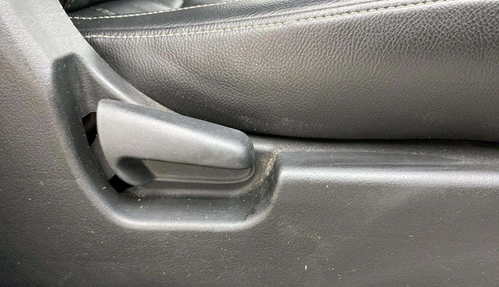 2015 Maruti Wagon R 1.0 VXI, Petrol, Manual, 44,483 km, Driver Side Adjustment Panel
