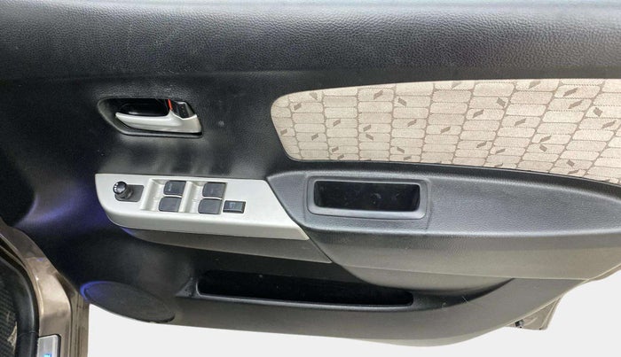 2015 Maruti Wagon R 1.0 VXI, Petrol, Manual, 44,483 km, Driver Side Door Panels Control