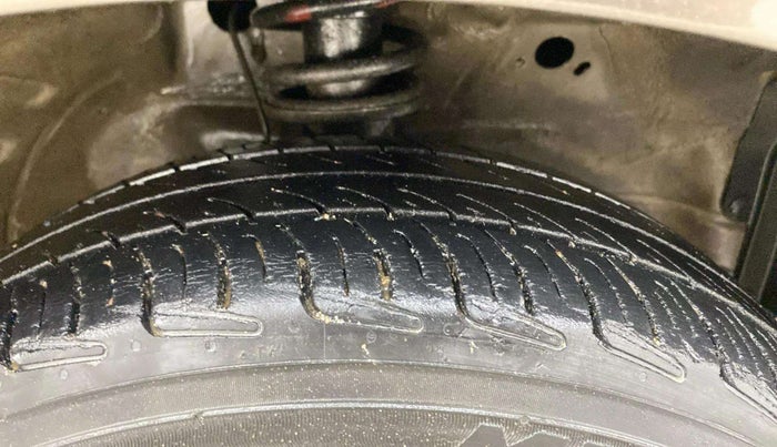 2015 Maruti Wagon R 1.0 VXI, Petrol, Manual, 44,483 km, Right Front Tyre Tread