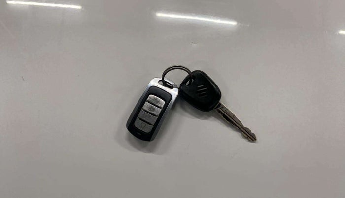 2023 Maruti Eeco 7 STR STD 1.2, Petrol, Manual, 5,324 km, Key Close Up