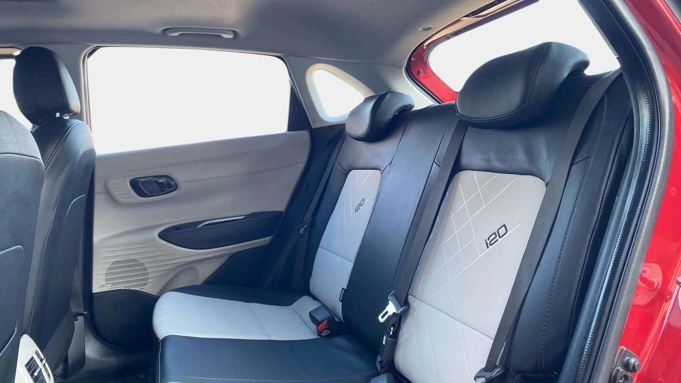 2023 Hyundai NEW I20 ASTA (O) 1.2 MT, Petrol, Manual, 16,187 km, Right Side Rear Door Cabin