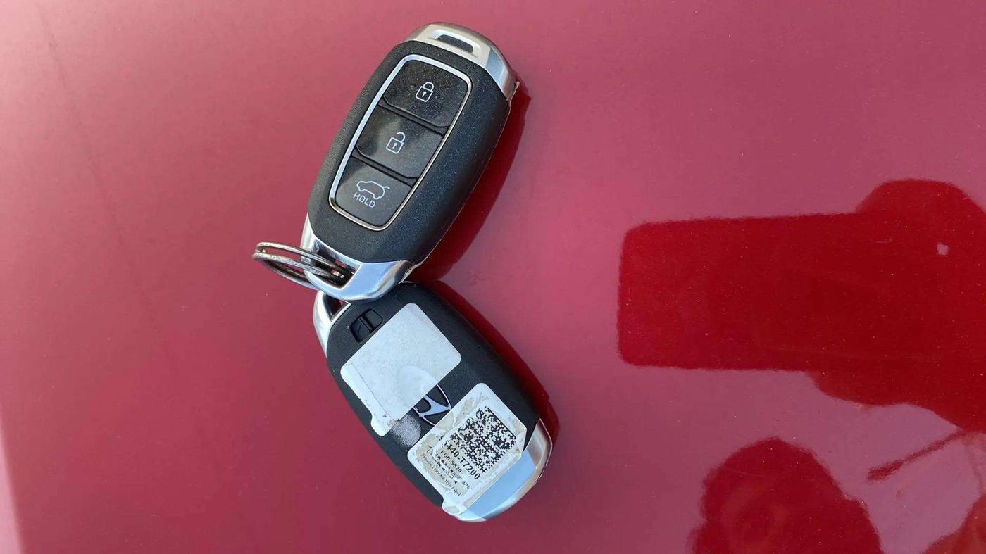 2023 Hyundai NEW I20 ASTA (O) 1.2 MT, Petrol, Manual, 16,187 km, Key Close Up