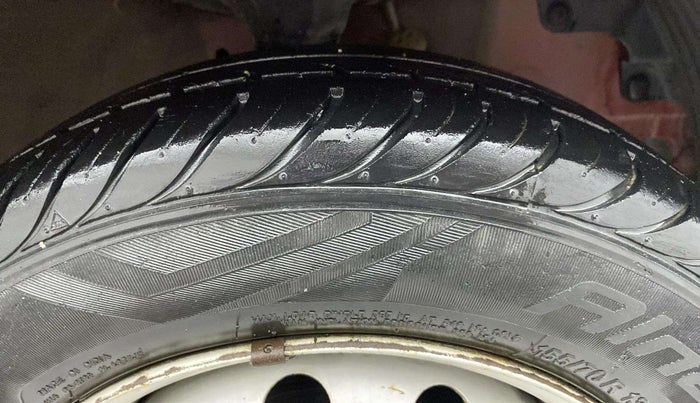 2017 Hyundai Eon ERA +, Petrol, Manual, 43,744 km, Right Front Tyre Tread