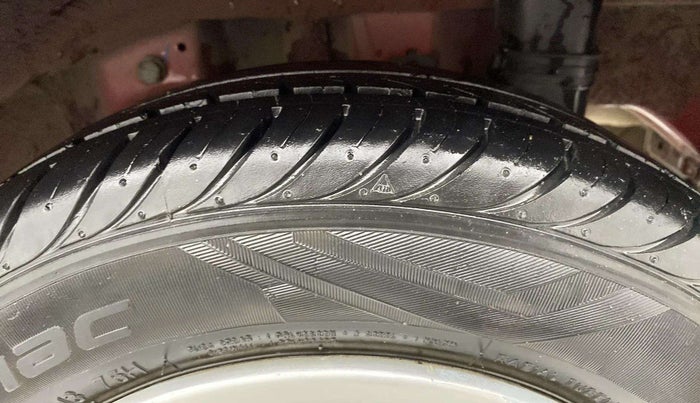2017 Hyundai Eon ERA +, Petrol, Manual, 43,744 km, Left Rear Tyre Tread
