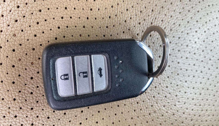 2020 Honda City 1.5L I-VTEC ZX CVT, CNG, Automatic, 96,957 km, Key Close Up