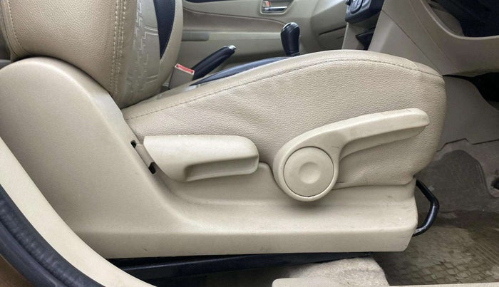 2016 Maruti Ciaz VXI+, Petrol, Manual, 70,943 km, Driver Side Adjustment Panel