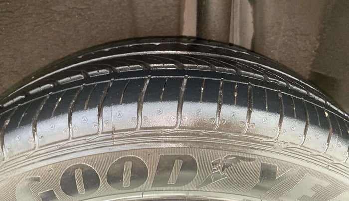 2016 Maruti Ciaz VXI+, Petrol, Manual, 70,943 km, Left Rear Tyre Tread
