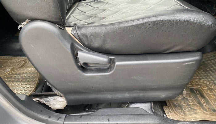2018 Maruti Wagon R 1.0 VXI, Petrol, Manual, 44,041 km, Driver Side Adjustment Panel