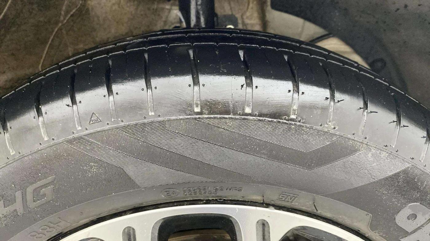 2023 Maruti Swift ZXI PLUS, Petrol, Manual, 14,225 km, Right Front Tyre Tread