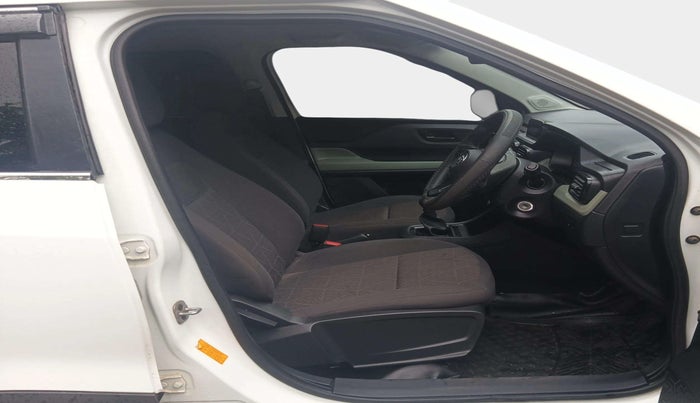 2022 Tata PUNCH ADVENTURE MT, Petrol, Manual, 39,309 km, Right Side Front Door Cabin