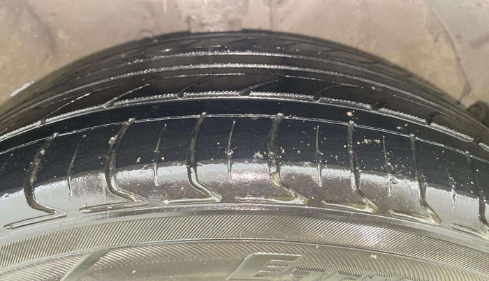 2015 Hyundai Verna FLUIDIC 1.6 CRDI SX 4S, Diesel, Manual, 62,607 km, Right Front Tyre Tread