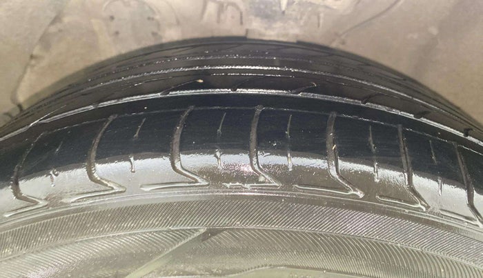 2015 Hyundai Verna FLUIDIC 1.6 CRDI SX 4S, Diesel, Manual, 62,607 km, Left Front Tyre Tread