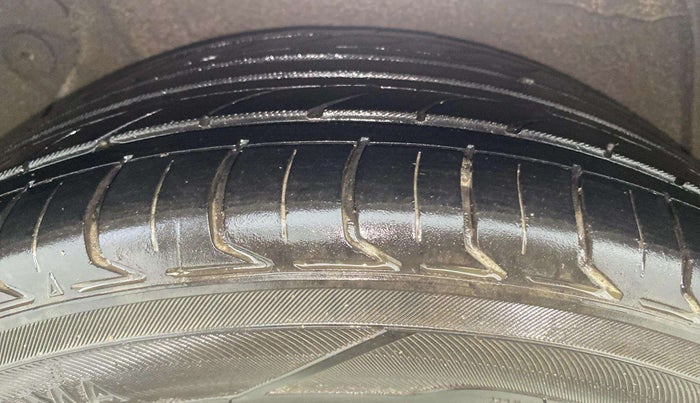 2015 Hyundai Verna FLUIDIC 1.6 CRDI SX 4S, Diesel, Manual, 62,607 km, Right Rear Tyre Tread
