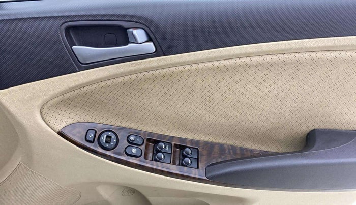 2015 Hyundai Verna FLUIDIC 1.6 CRDI SX 4S, Diesel, Manual, 62,607 km, Driver Side Door Panels Control