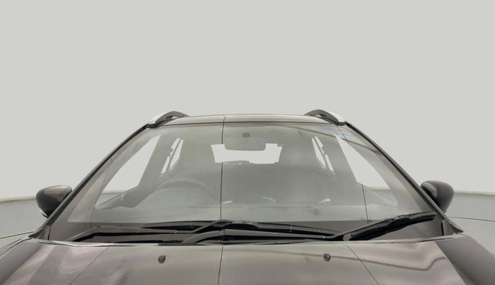 2022 Nissan Kicks XV 1.5, Petrol, Manual, 23,573 km, Front Windshield