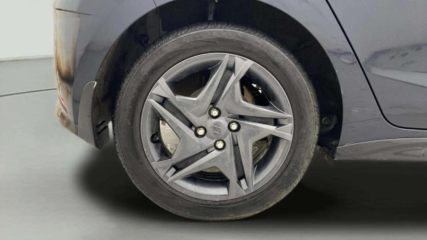 2021 Hyundai NEW I20 SPORTZ 1.2 MT, CNG, Manual, 54,276 km, Right Rear Wheel