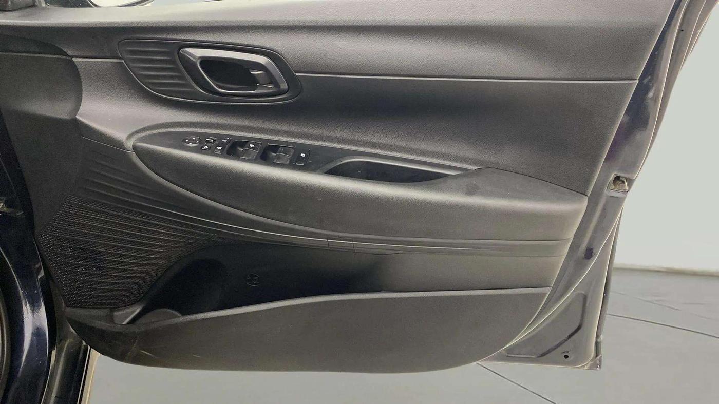 2021 Hyundai NEW I20 SPORTZ 1.2 MT, CNG, Manual, 54,276 km, Driver Side Door Panels Control