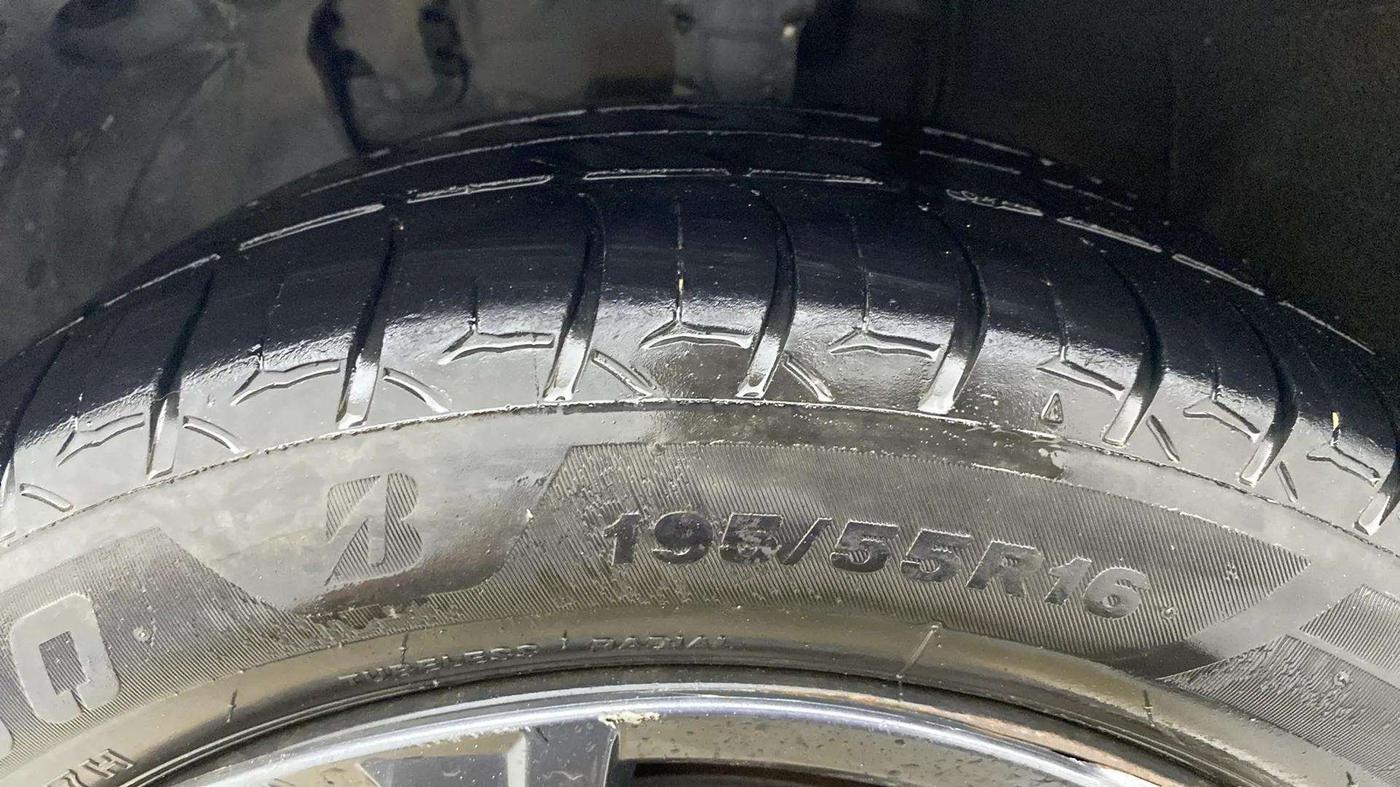 2021 Hyundai NEW I20 SPORTZ 1.2 MT, CNG, Manual, 54,276 km, Left Front Tyre Tread