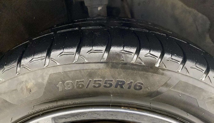 2021 Hyundai NEW I20 SPORTZ 1.2 MT, CNG, Manual, 54,333 km, Right Front Tyre Tread
