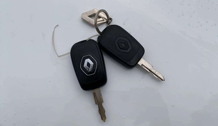 2023 Renault Kwid RXT 1.0 AMT, Petrol, Automatic, 7,815 km, Key Close Up