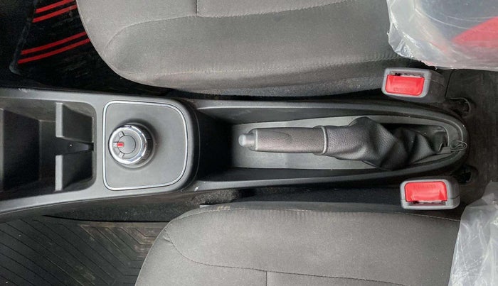 2023 Renault Kwid RXT 1.0 AMT, Petrol, Automatic, 7,815 km, Gear Lever