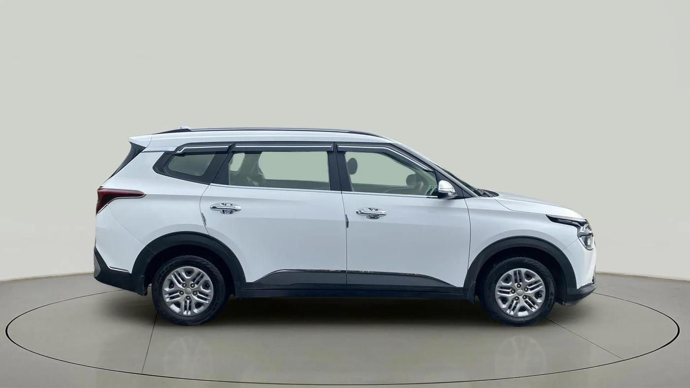 2023 KIA CARENS PRESTIGE 1.5 PETROL 7 STR, Petrol, Manual, 17,049 km, Right Side View