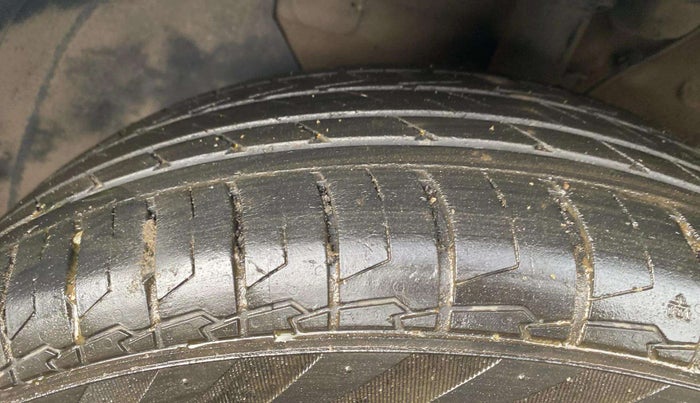 2023 KIA CARENS PRESTIGE 1.5 PETROL 7 STR, Petrol, Manual, 17,049 km, Left Front Tyre Tread