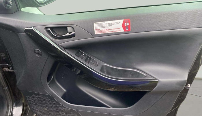 2022 Tata NEXON XZA PLUS DARK DIESEL, Diesel, Automatic, 21,068 km, Driver Side Door Panels Control