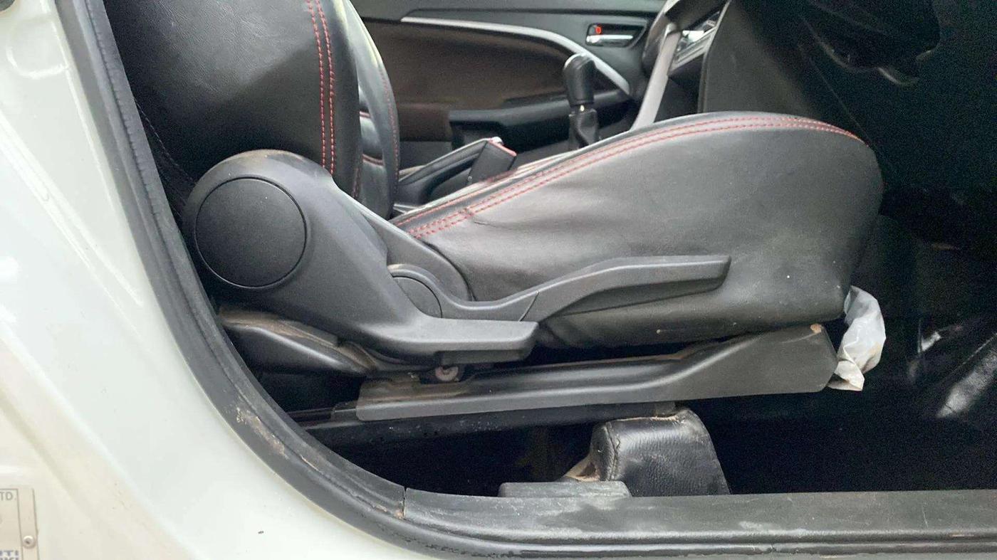 2023 Maruti BREZZA ZXI SMART HYBRID , Petrol, Manual, 29,442 km, Driver Side Adjustment Panel