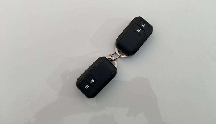 2023 Maruti BREZZA ZXI SMART HYBRID , Petrol, Manual, 29,109 km, Key Close Up